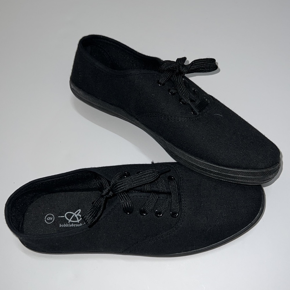 BobbiBrooks Size 9 Skater Shoes